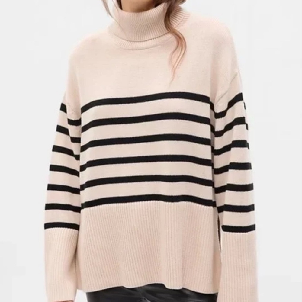 Gap 24/7 Split-Hem Turtleneck Sweater